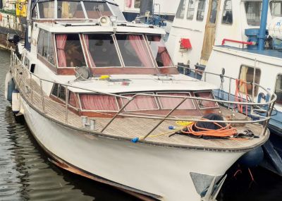 Motorjacht Zeemeeuw - Dubbel schroefs (met bijboot en BB motor)